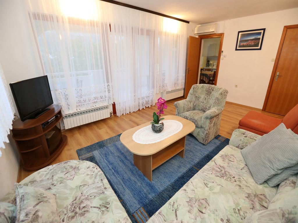 Apartments Juranic Baška Pokoj fotografie